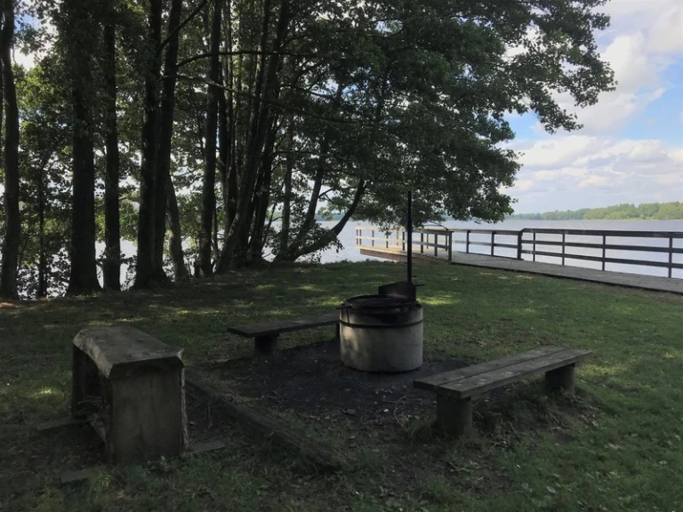 Blötans grillplats vid sjön