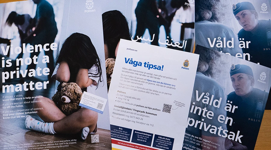 broschyrer från polisen om våld