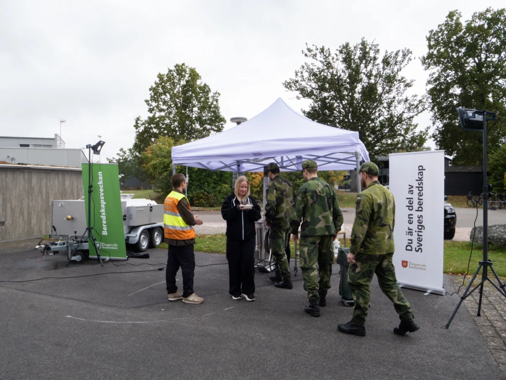 militär i matkö utomhus