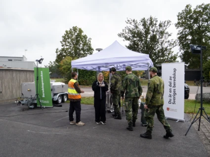 militär i matkö utomhus